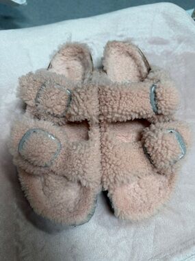 Women’s Birkenstocks Plush Pink Fuzzy Sandals Sz 40 Papillo